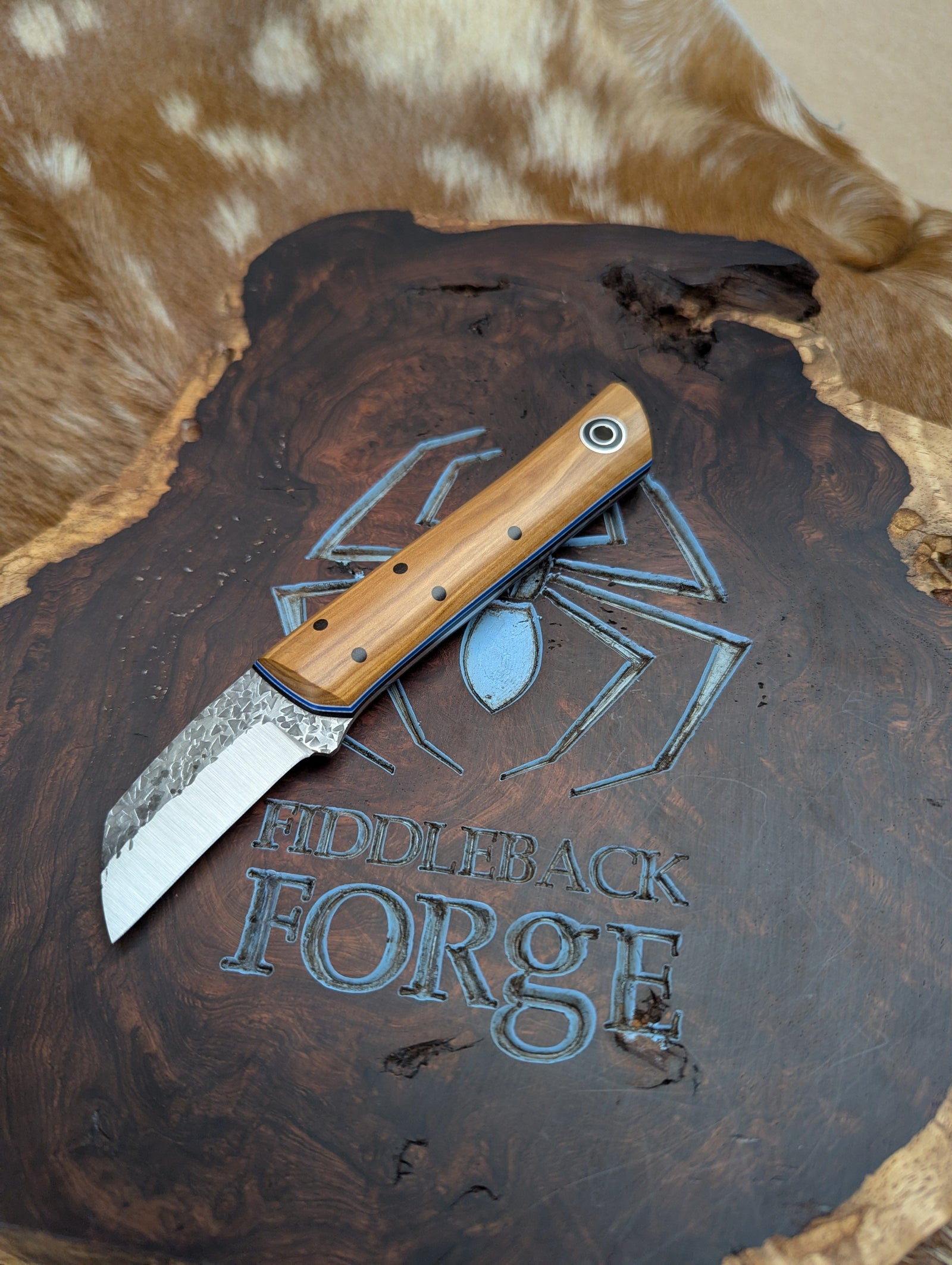 Fiddleback Forge Carver - Warm Gorgeous Olivewood - Tapered Nitro V Steel
